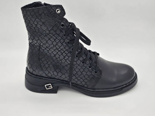 Български дамски кожени боти в черен цвят с връзки и цип