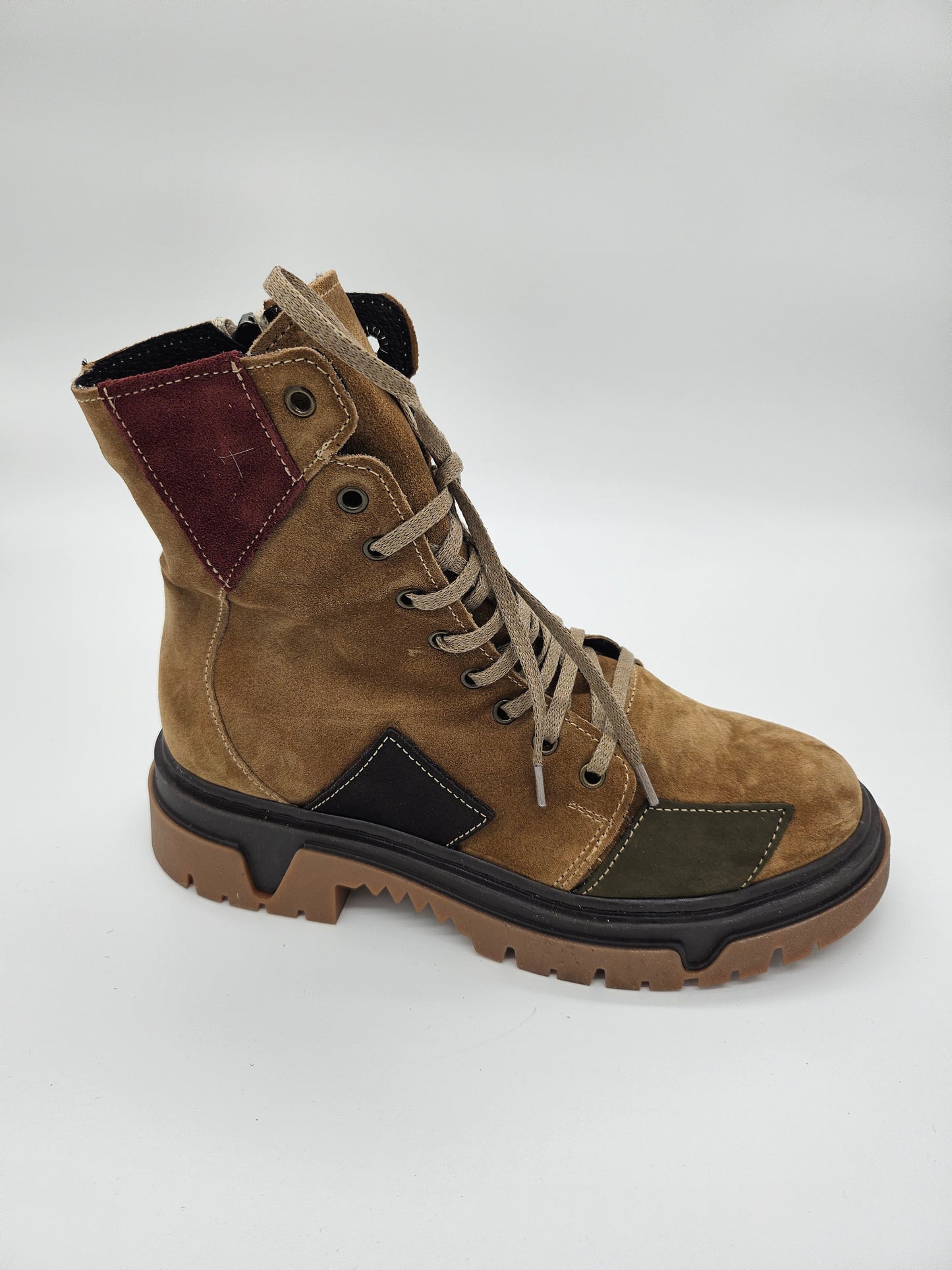 Български дамски боти от естествен велур в цвят карамел