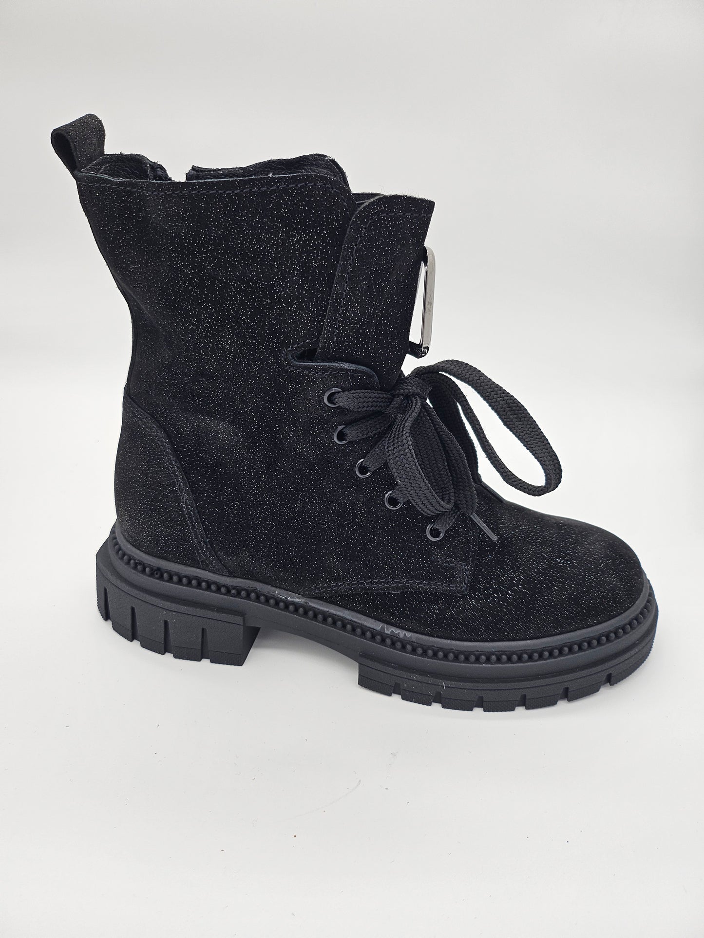 Български дамски боти от черна релефна лъскава кожа