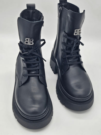 Български дамски кубинки в черно на ефектно ходило