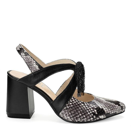 Дамски елегантни обувки с принт в бяло и черно