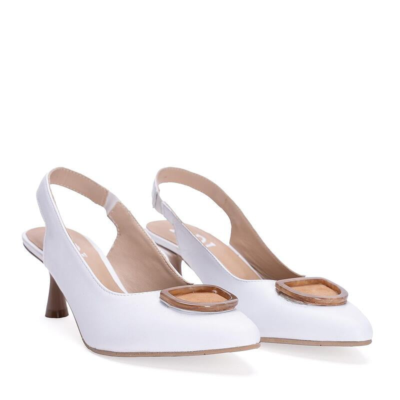 Дамски елегантни обувки в бял цвят