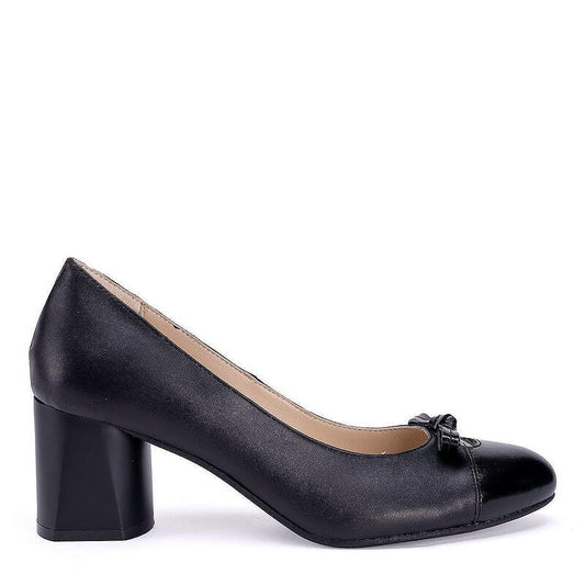 Дамски черни обувки с ток